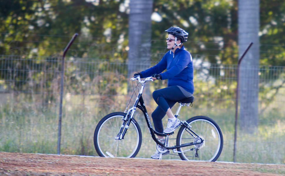Dilma passeia de bicicleta