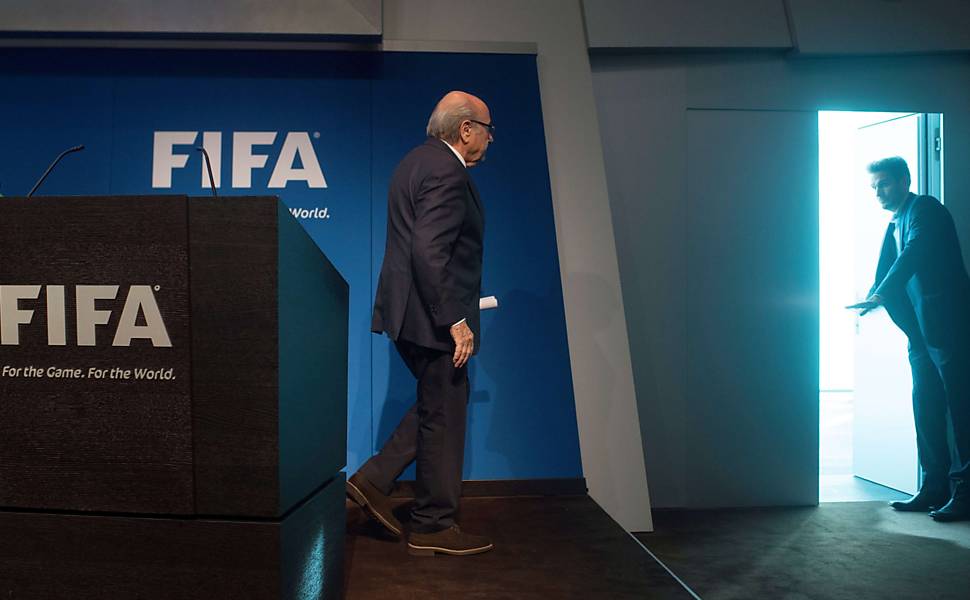 Blatter renuncia à presidência da Fifa