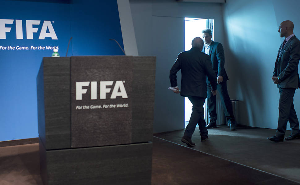 Blatter renuncia à presidência da Fifa 
