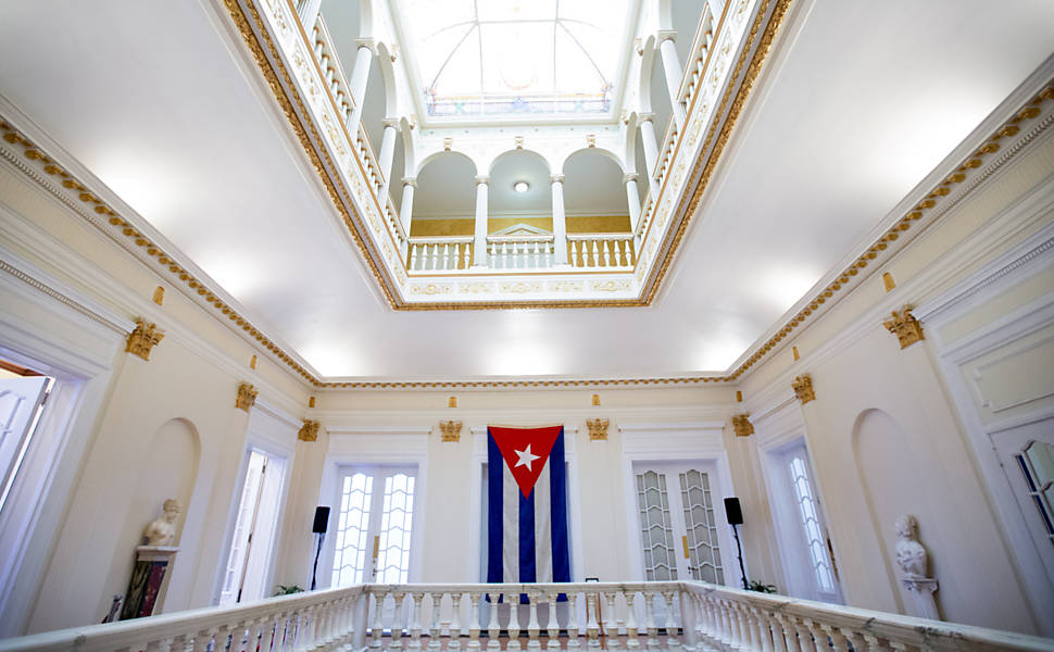 EUA e Cuba retomam relações diplomáticas