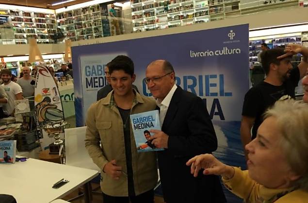 O governador Geraldo Alckmin, no lançamento do livro do surfista Gabriel Medina