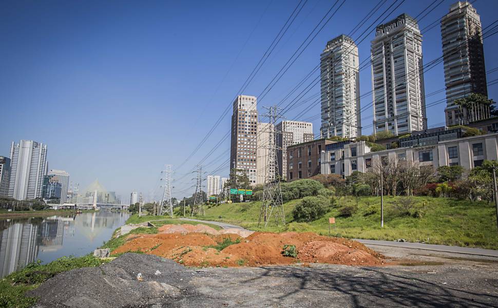 Shopping de luxo na marginal Pinheiros