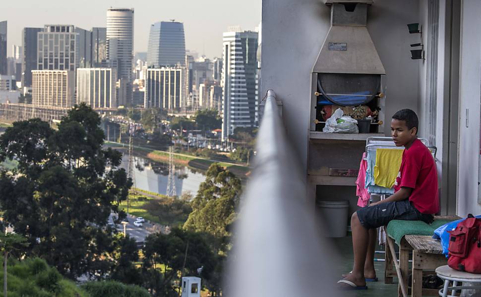 Social Housing in Rich Neighborhoods