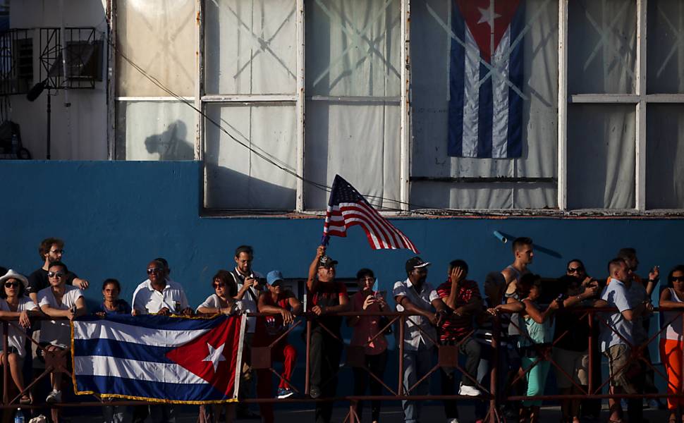 Hasteamento da bandeira americana em Havana