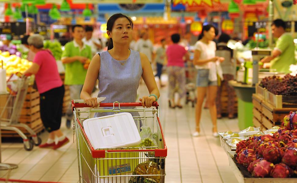 Consumidores na China não se abalam