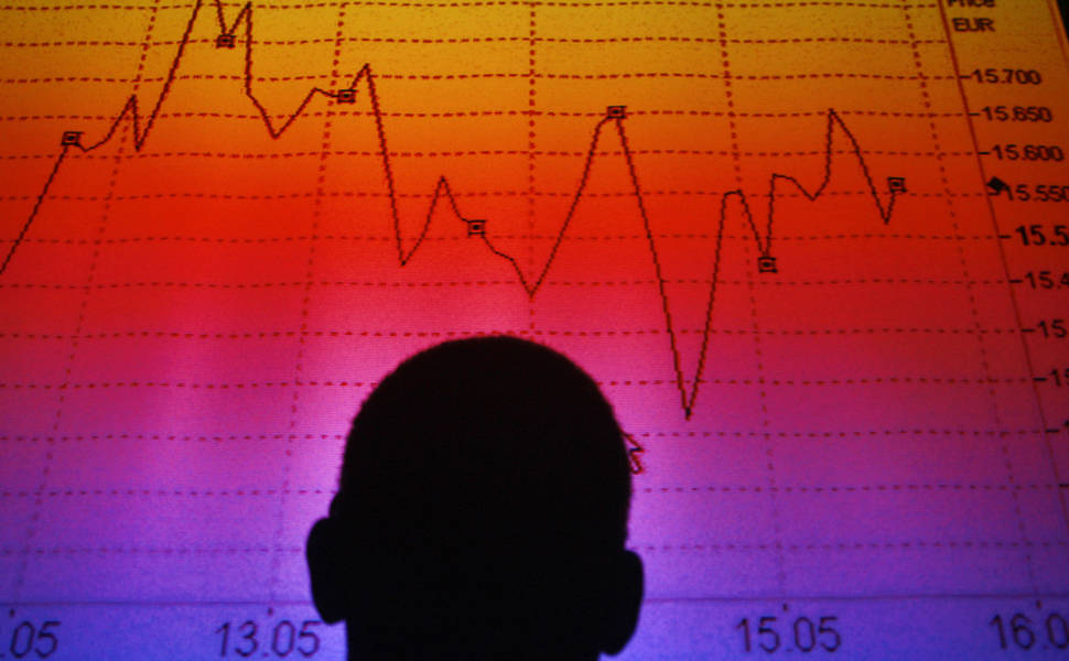 Economia do Brasil recua e entra em recesso