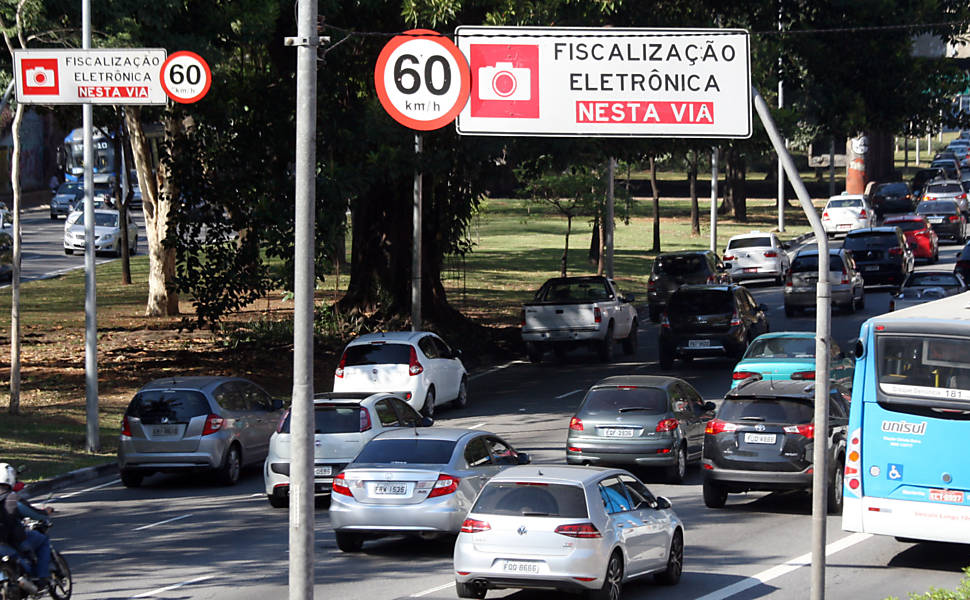 Reduo de velocidade nas vias de So Paulo