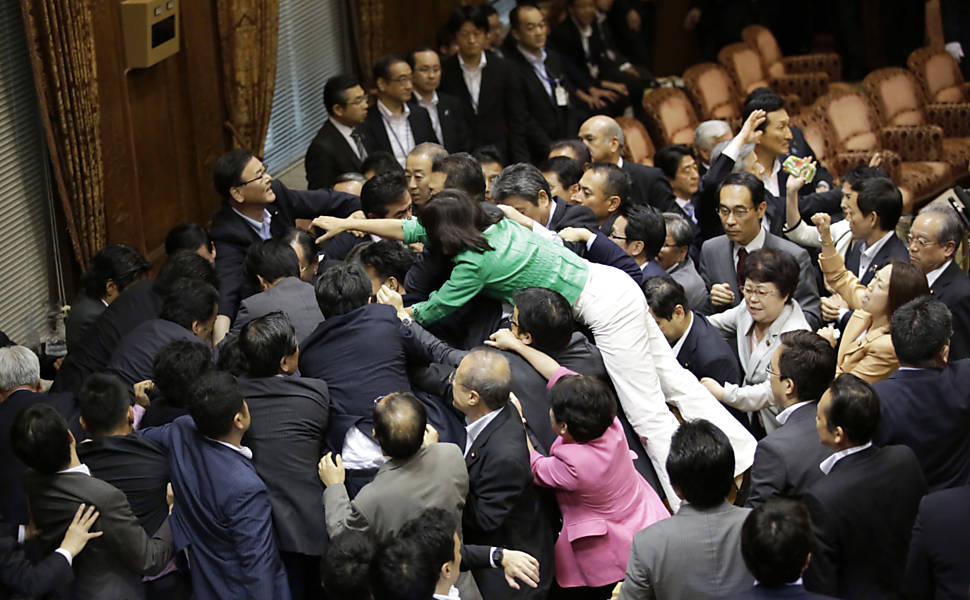 Briga no Senado do Japo