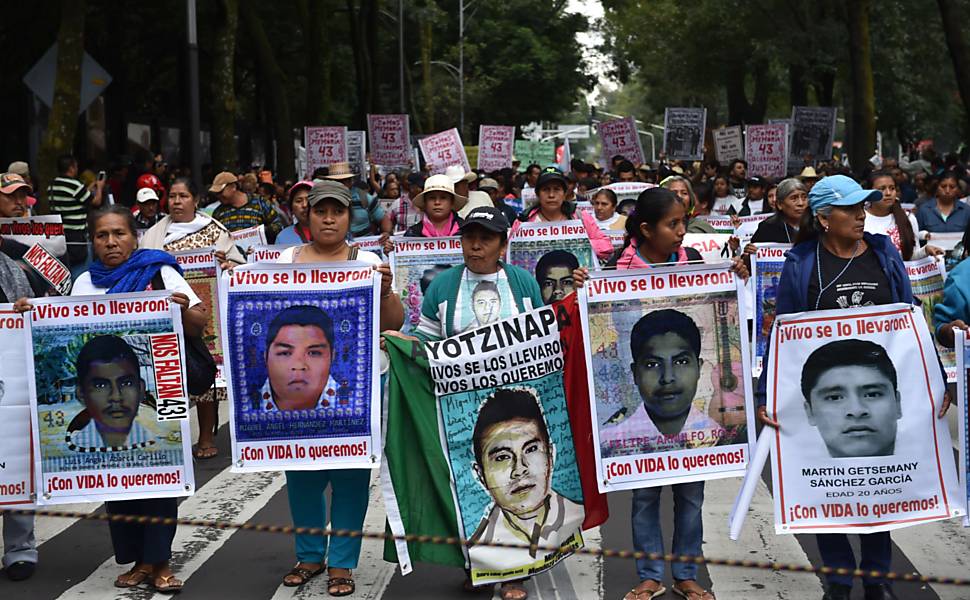Um ano de desaparecimento de estudantes no Mxico
