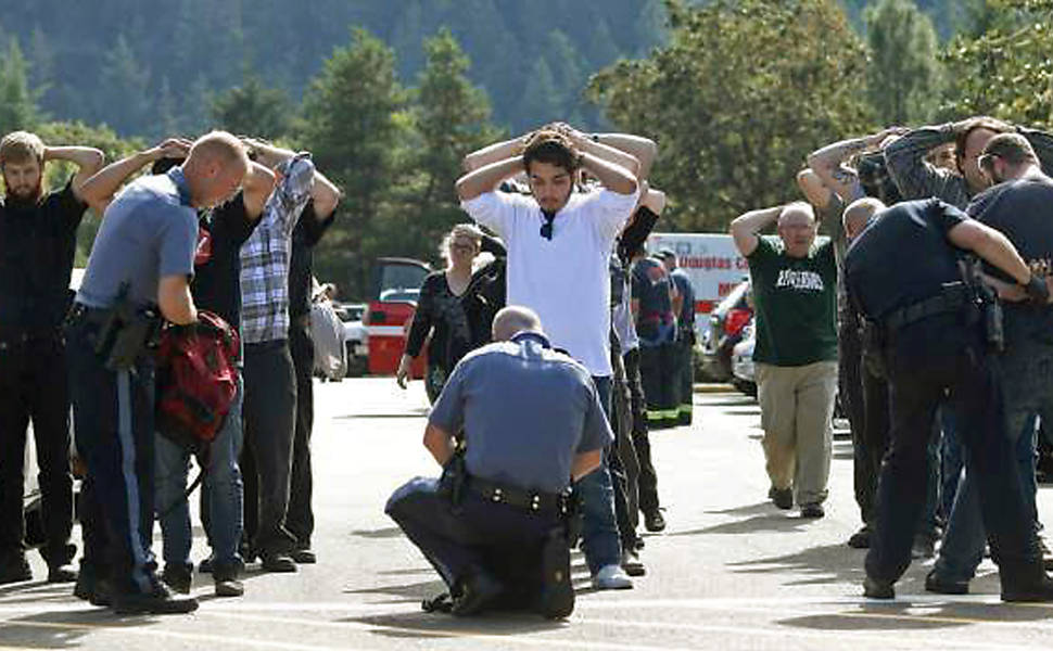 Atirador ataca escola no Oregon
