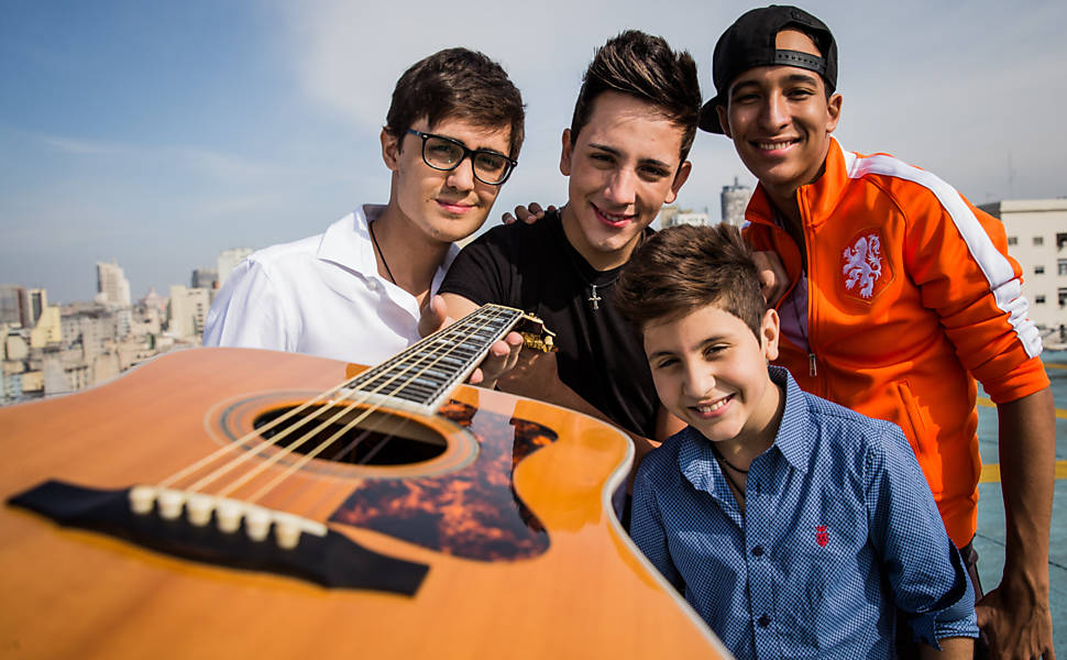 Boy band' Tria quer ser 'Backstreet Boys com jeito caipira