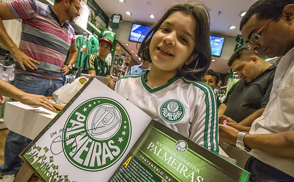 Venha trocar figurinhas da Copa do Mundo e completar seu álbum no Verdão –  Palmeiras