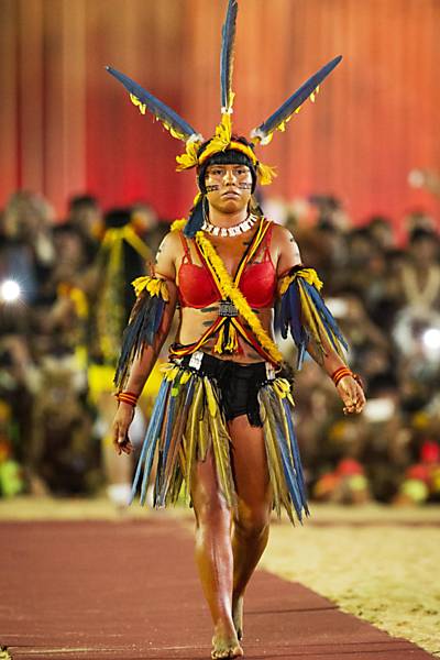 Desfile De Ndias Cotidiano Fotografia Folha De S Paulo