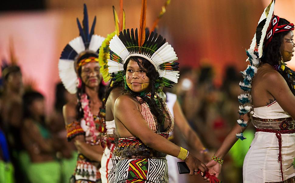 Desfile De Ndias Cotidiano Fotografia Folha De S Paulo