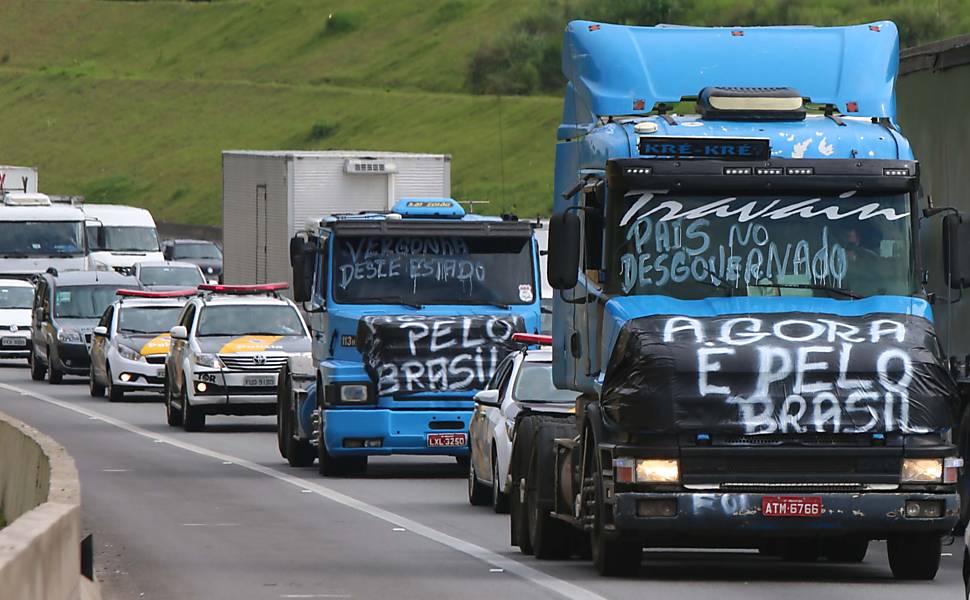 Caminhoneiros protestam em rodovias do Brasil