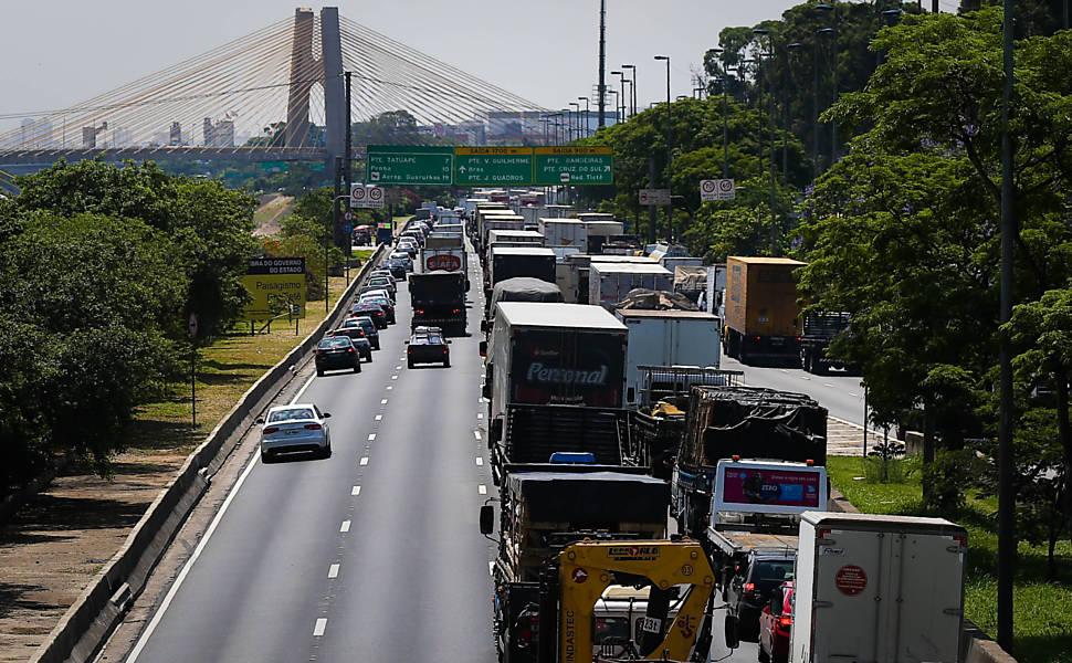 Caminhoneiros protestam em rodovias do Brasil