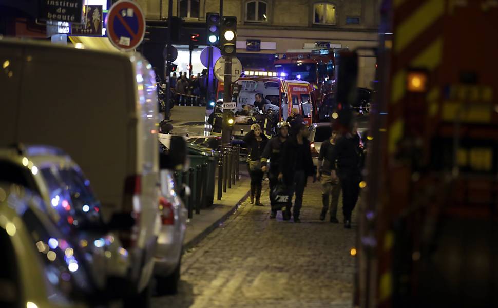 Ataques com tiros e exploses em Paris