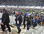 Após ataques em Paris, torcedores ficam no campo do Stade de France, onde acontecia amistoso entre França e Alemanha