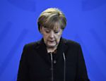 A chanceler alemã Angela Merkel faz pronunciamento em Berlim sobre os ataques em Paris