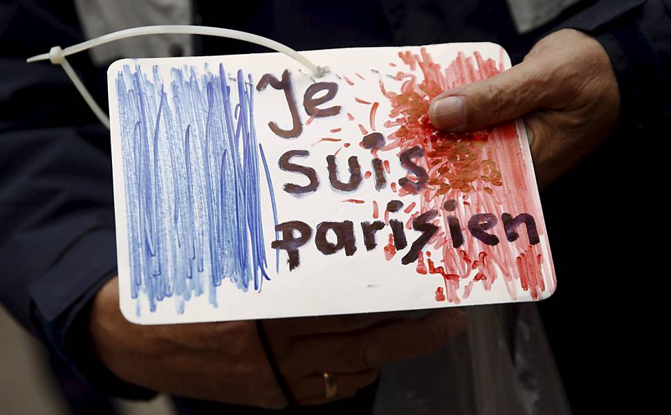 Homenagens s vitimas dos atentados de Paris