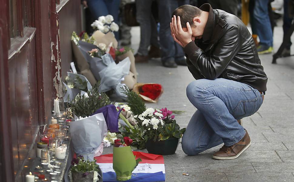 Homenagens às vitimas dos atentados de Paris
