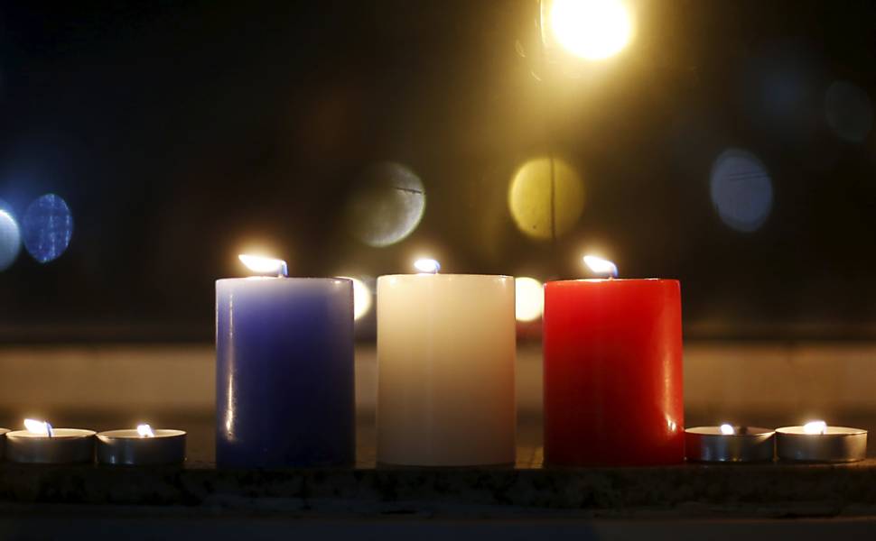 Homenagens s vitimas dos atentados de Paris