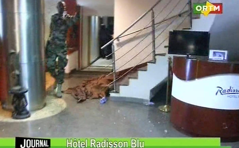 Estrangeiros refns em hotel em Mali