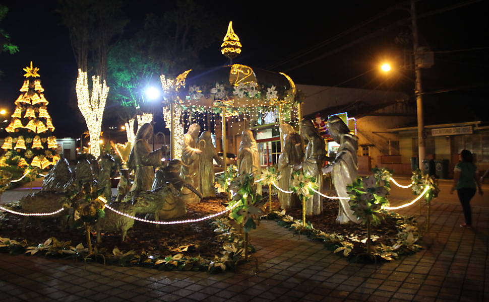 Resultado de imagem para praça de guararema, natal 2017