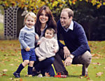 A família real posa para foto no palácio de Kensington, em Londres 