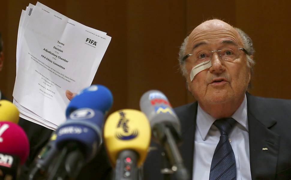 Blatter  suspenso por oito anos