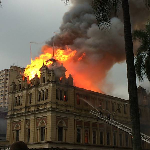 Inc�ndio atinge Museu da L�ngua Portuguesa