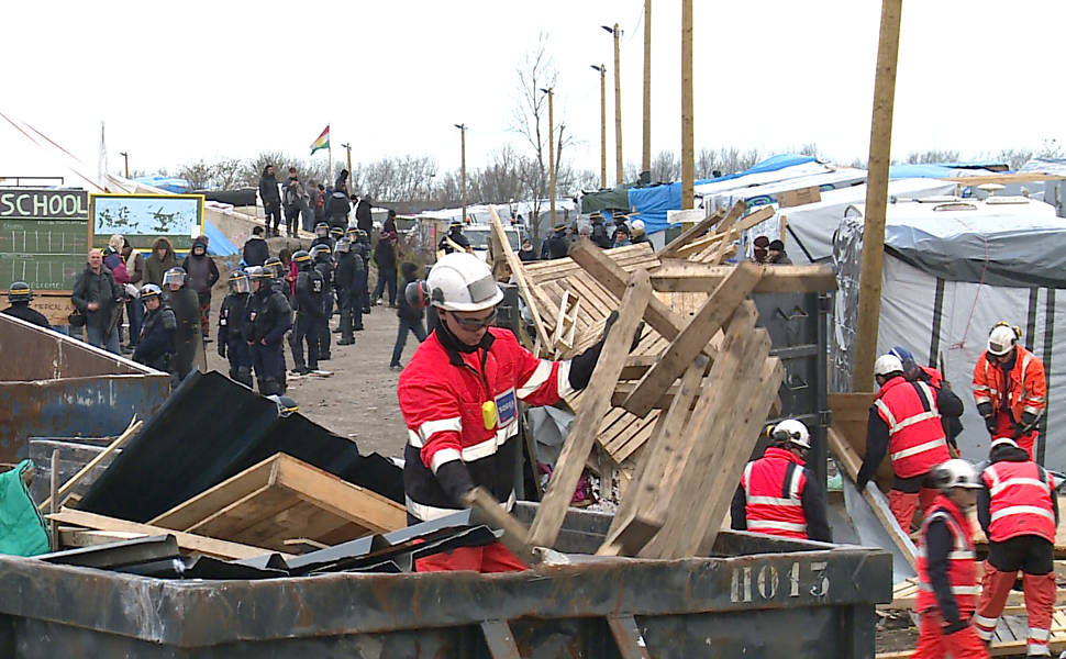 Frana desmonta parte de acampamento em Calais