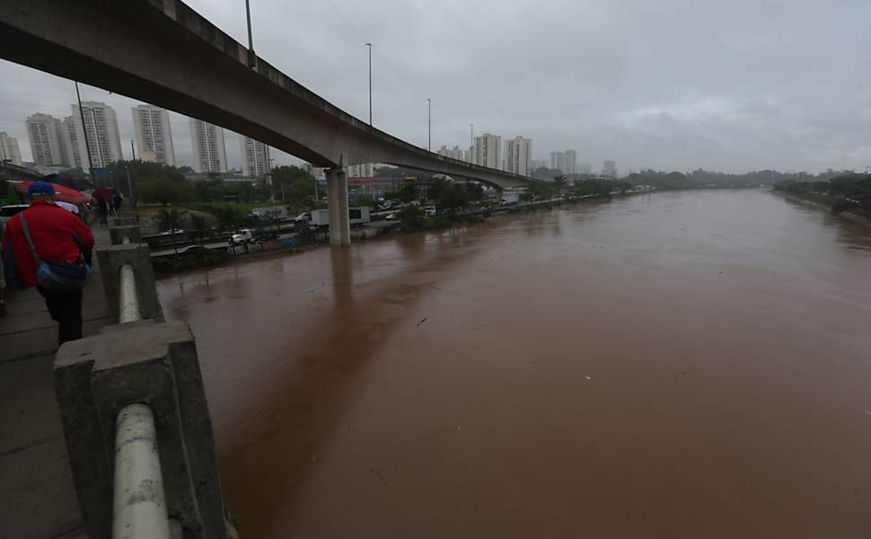 Chuvas causam transtorno em So Paulo
