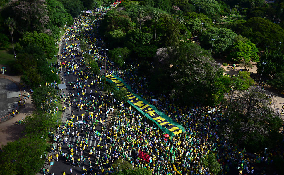 Manifestao vista do alto - Pelo Brasil