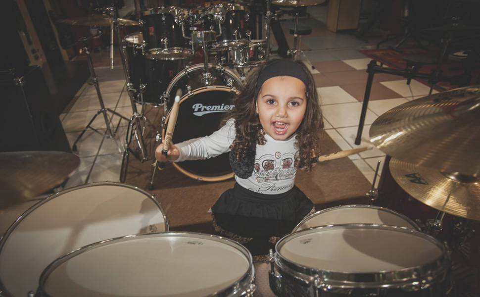 Eduarda, 6, baterista