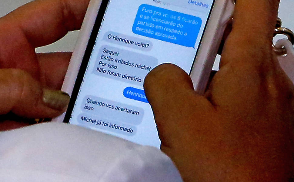 Mensagens no celular de Kátia Abreu
