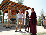 Principe William e Kate Middleton visitam o monastério do Ninho do Tigre, próximo a Paro, no Butão 