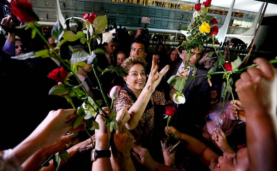 Dilma recebe flores