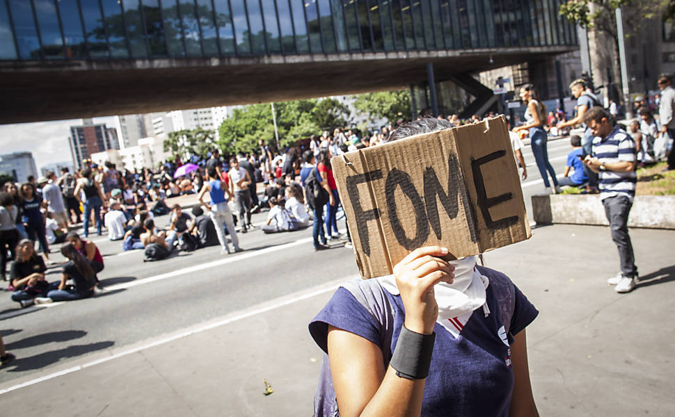 Estudantes fazem ato contra o governo Alckmin
