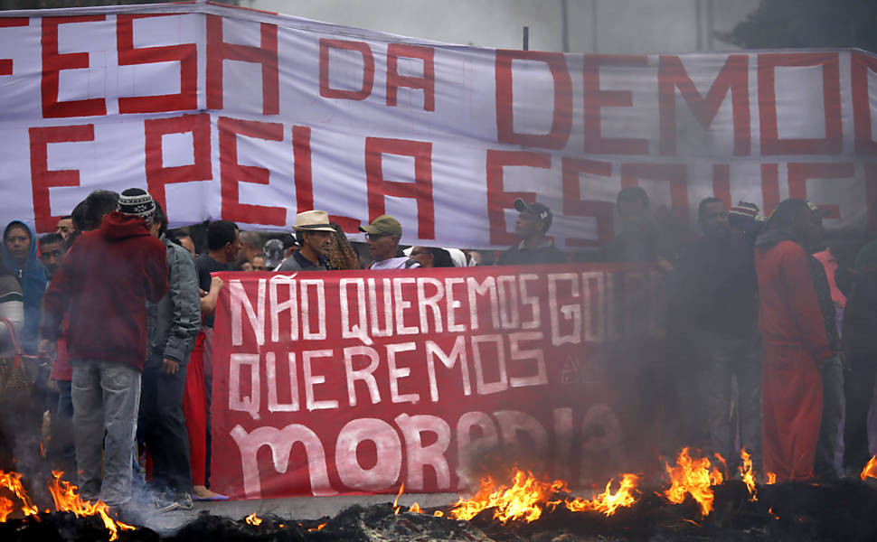 Protestos do MTST interrompem vias em So Paulo