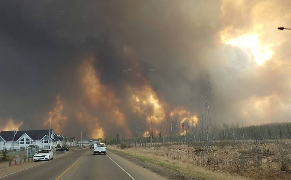 Incêndio florestal no Canadá pode dobrar de tamanho neste sábado 07