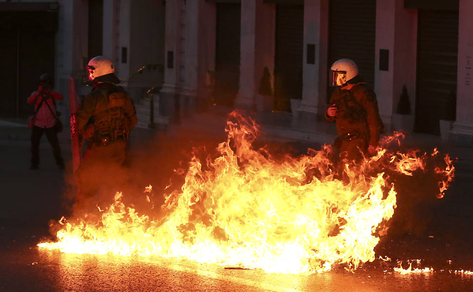 Gregos protestam contra reformas
