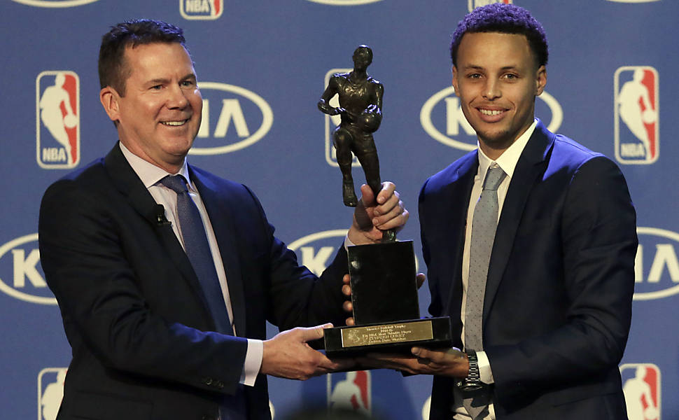 Curry é o primeiro jogador a ser eleito o melhor da NBA de forma unânime