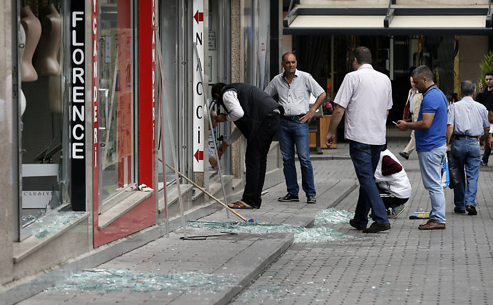Atentado com carro-bomba mata 11 pessoas em Istambul, na Turquia