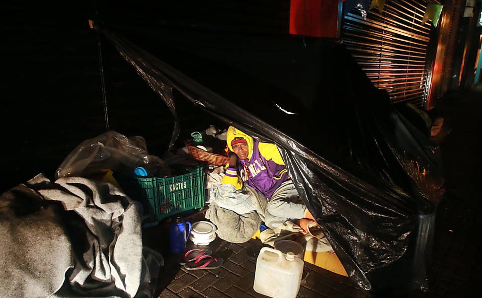 Moradores de rua recusam abrigos durante o inverno