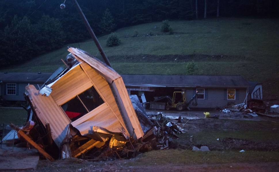 Enchentes deixam mortos e desabrigados na Virgnia Ocidental