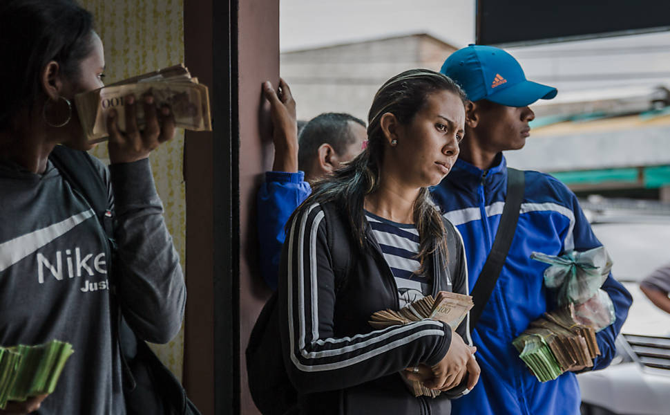 Venezuelanos vo a Roraima comprar alimentos