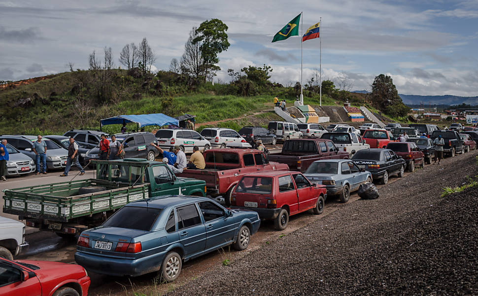 Venezuelanos vão a Roraima comprar alimentos