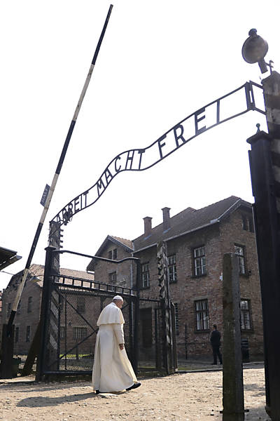 Papa Francisco visita Auschwitz