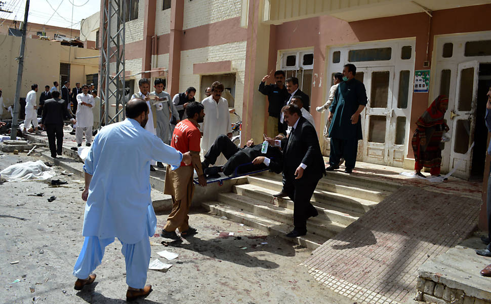 Homem-bomba mata ao menos 53 em hospital no Paquisto